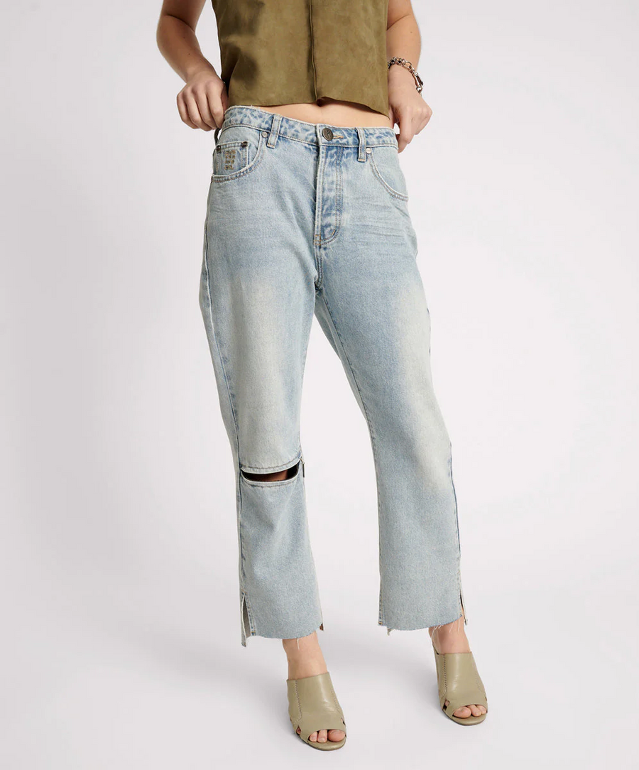 One Teaspoon Fleetwood Zipped Hooligans Mid Waist Relaxed   Cropped Jeans - Fleetwood